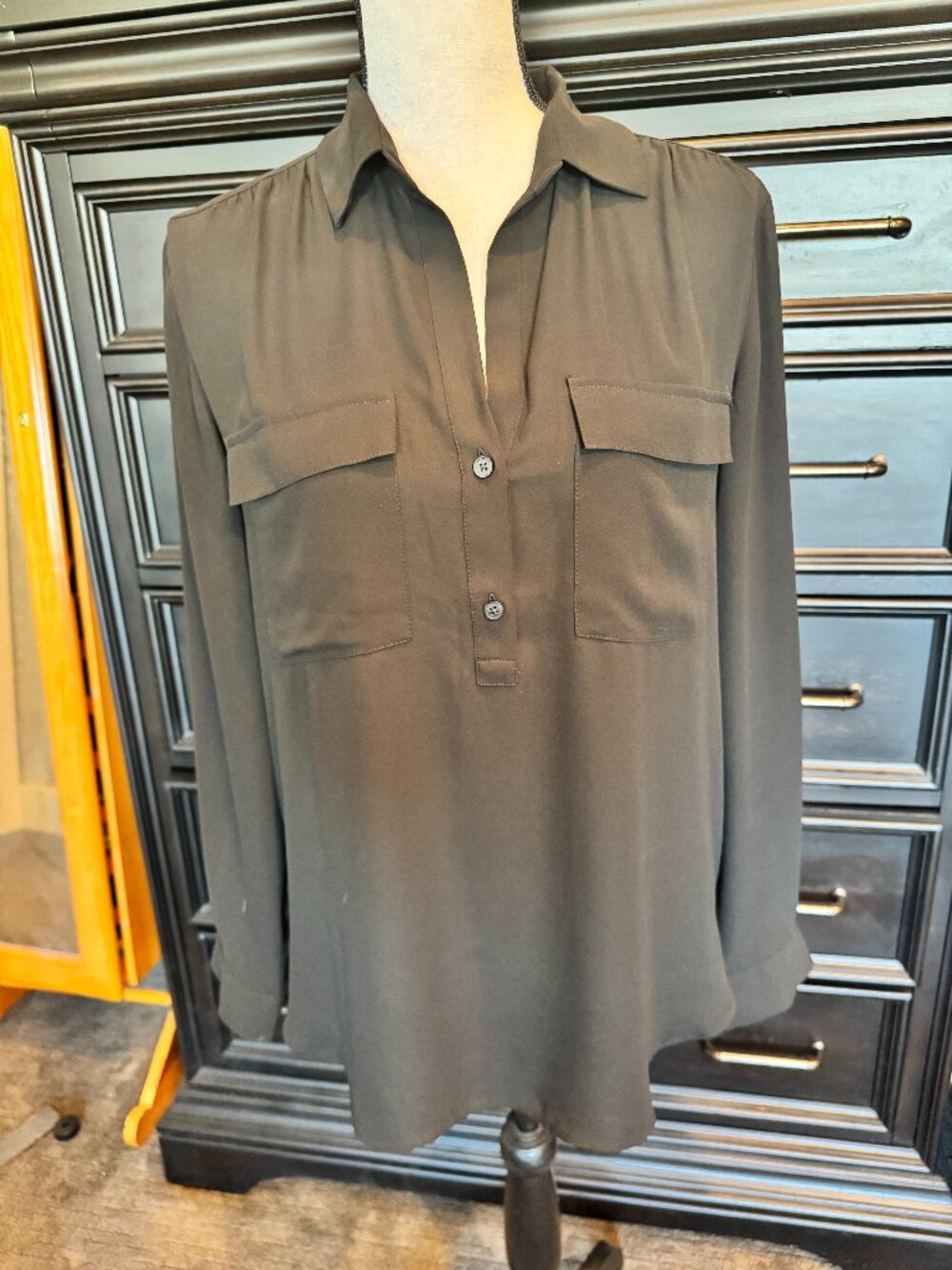 SALE! Ann Taylor Black Popover Medium M Excellent Condition